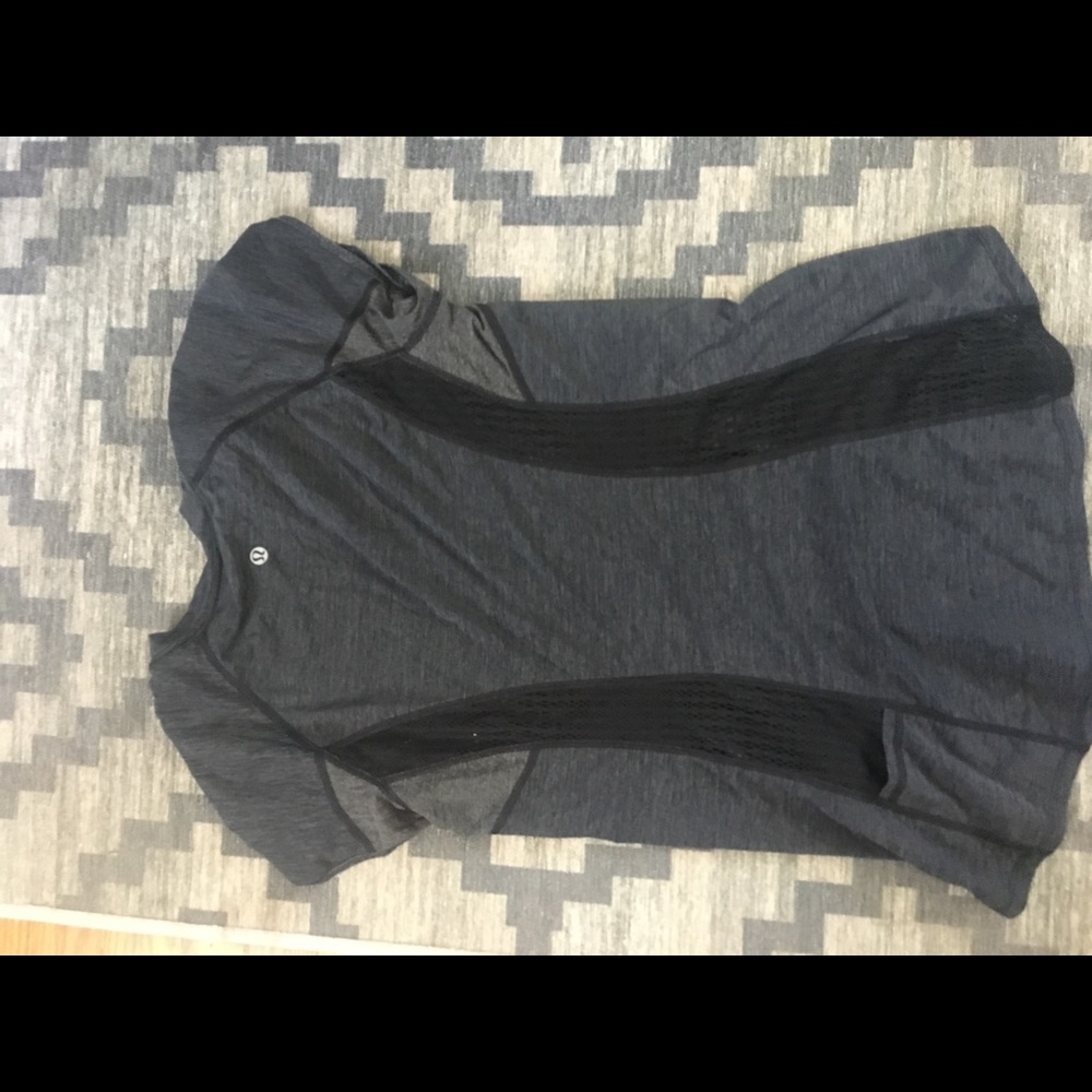 Lulu size 4. Rare grey-black tee design on sides.